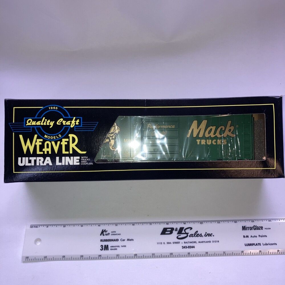 Weaver Ultra Line 'Mack Trucks' Train Box Car Brand As Seen Warped Door